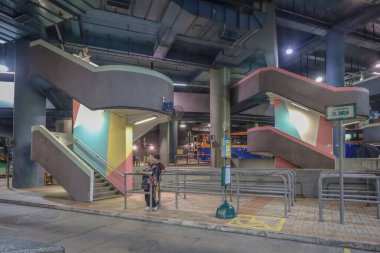 Kwun Tong bölgesi, 5 Ekim 2024, Hong Kong Lam Tin toplu taşıma kavşağı.