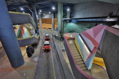 Kwun Tong bölgesi, 5 Ekim 2024, Hong Kong Lam Tin toplu taşıma kavşağı.