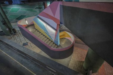 Kwun Tong bölgesi, 5 Ekim 2024, Hong Kong Lam Tin toplu taşıma kavşağı.