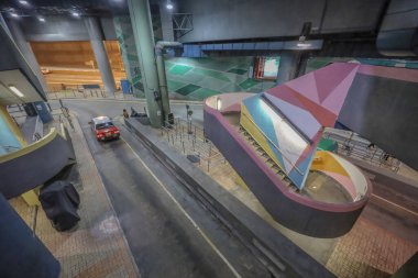 Kwun Tong bölgesi, 5 Ekim 2024, Hong Kong Lam Tin toplu taşıma kavşağı.