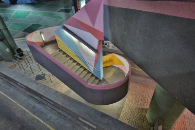 Kwun Tong bölgesi, 5 Ekim 2024, Hong Kong Lam Tin toplu taşıma kavşağı.