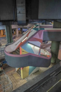 Kwun Tong bölgesi, 5 Ekim 2024, Hong Kong Lam Tin toplu taşıma kavşağı.