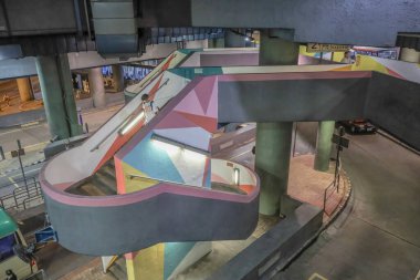 Kwun Tong bölgesi, 5 Ekim 2024, Hong Kong Lam Tin toplu taşıma kavşağı.