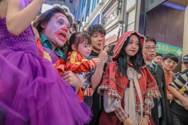 31 Ekim 2024, Hong Kong Cadılar Bayramı kalabalığı