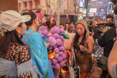 31 Ekim 2024, Hong Kong Cadılar Bayramı kalabalığı