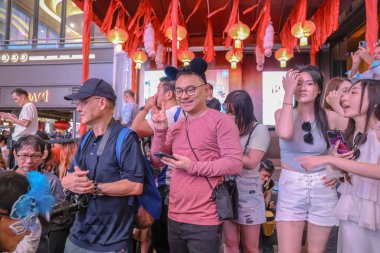 31 Ekim 2024, Hong Kong Cadılar Bayramı kalabalığı