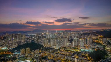 Kowloon Batı Gecesi Şehir Manzarası ve Canlı Şehir Hayatı