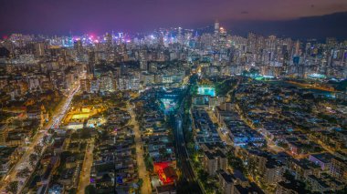 Bir Orta Kowloon Gece Şehir Manzarası ve Hong Kong 'da Canlı Şehir Hayatı