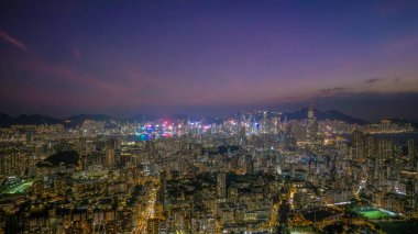 Gece Kowloon Tong Huzur Evi ve Şehir Büyüsü