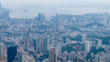 Hong Kong 'daki Kowloon Vibrant Konutu ve Ticaret Bölgesi' nin kuzeyinde.