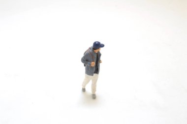 Bir Dağ Yürüyüşü Macerası, küçük bir eğlence figürü.