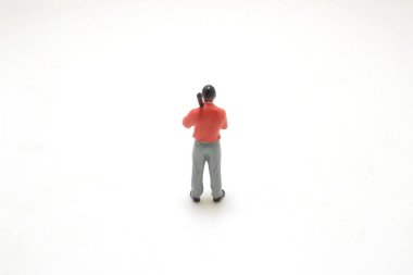 Beyzbol oyuncusunun minyatür figürü sallanmaya hazır..