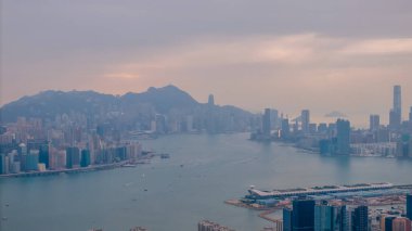 Victoria Limanı ile Hong Kong Manzarası