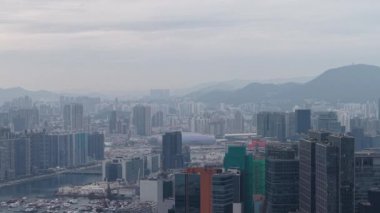 Kwun Tong Hong Kong 'un hareketli şehir merkezi, 24 Kasım 2024