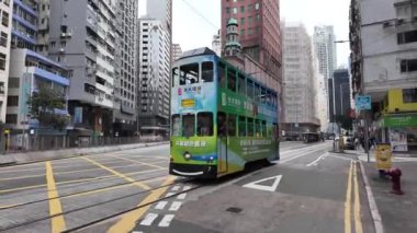 Iconic Hong Kong Tramvayı Bustling City 'de, 16 Aralık 2024 