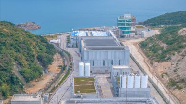 Jan 4-202 su arıtma tesisi. Resimli bir sahil ortamında yer alıyor.