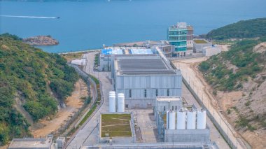 Jan 4-202 su arıtma tesisi. Resimli bir sahil ortamında yer alıyor.