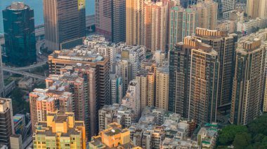 Ocak 5 2025 Yüksek açılı görüntü çok sayıda yüksek apartman binasını gösteriyor