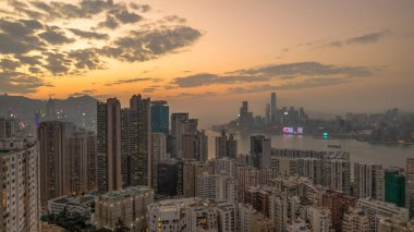 Ocak 5 2025 Yüksek açılı görüntü çok sayıda yüksek apartman binasını gösteriyor