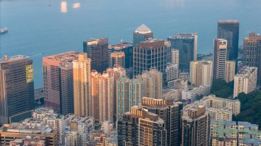 5 Ocak 2025 modern deniz kentinde kentsel sergilenen binalar