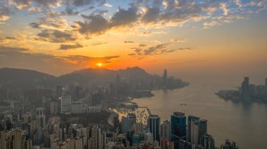 Ocak 5 2025 Yüksek açılı görüntü çok sayıda yüksek apartman binasını gösteriyor