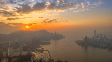 Ocak 5 2025 Yüksek açılı görüntü çok sayıda yüksek apartman binasını gösteriyor