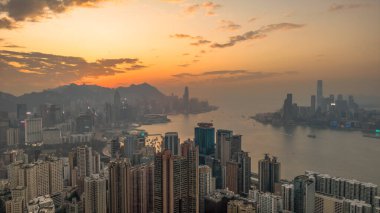 Ocak 5 2025 Yüksek açılı görüntü çok sayıda yüksek apartman binasını gösteriyor