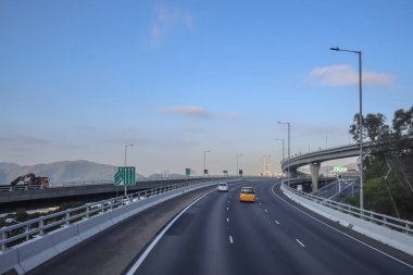 3 Aralık 2024 Otoyol altyapısı kentsel alanları birbirine bağlıyor,