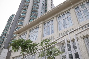 24 Aralık 2024 konutu çevresi yeşil bir ağaçla çevrili.