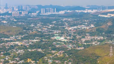 Ocak 11 2025 Arka planda modern bir şehrin gökyüzünün çarpıcı görüntüsü