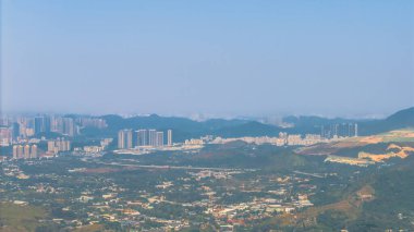 11 Ocak 2025 Ormanlık tepelerin arasına yerleşmiş sakin bir kırsal kasabayı ele geçiriyor.