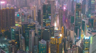 11 Ocak 2025 canlı şehir gökdelenlerini aydınlatan ve aydınlatan gökyüzü sergisi