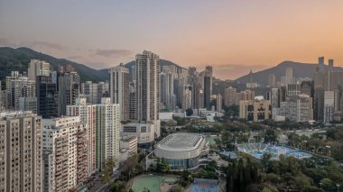 18 Ocak 2025 Modern gökdelenler sergilenen güzel şehir manzarası