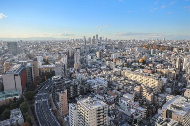 6 Aralık 2024 şehir manzarası çok sayıda bina ve modern