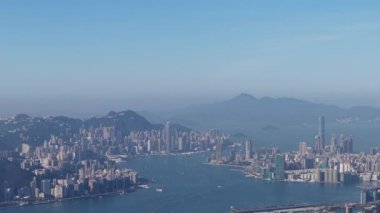 Victoria Limanı İkonik Skyline Sahne Rıhtımı Görünümü, Hong Kong, 25 Ocak 2025