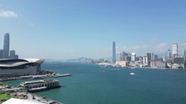 Victoria Limanı İkonik Skyline Sahne Rıhtımı Görünümü, Hong Kong, 25 Ocak 2025