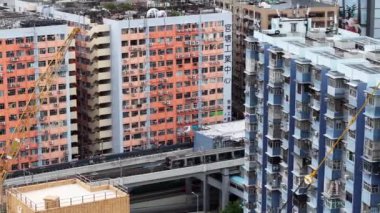 Hong Kong 'da Kwun Tong Metro Şehir Geçidi, 31 Ocak 2025 