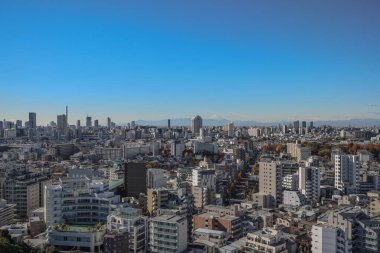 6 Aralık 2024 yoğun binalarla dolu geniş bir şehir manzarası