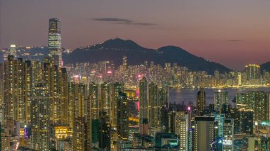 27 Ocak 2025 Güzel panoramik şehir manzarası Gün batımında gökyüzü,