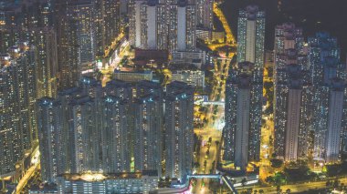 9 Şubat 2025 Aydınlatılmış şehir manzarası Gece gökdelenleri