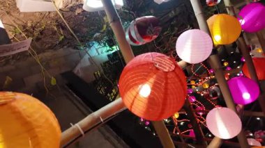 Fenerler Şenlik Gecesi Kutlamaları sırasında aydınlatıldı, Hong Kong, 10 Şubat 2025 