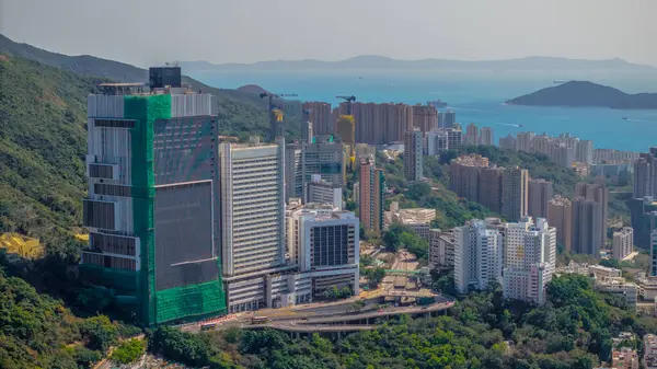 Queen Mary Hastanesi, 9 Şubat 2025 'te Pok Fu Lam' da büyük bir devlet hastanesidir.