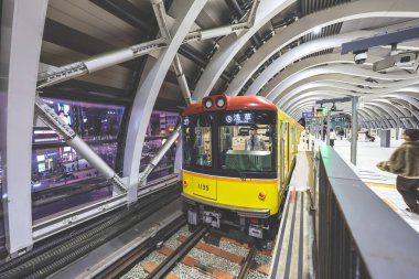 Mimaride parlak, kıvrımlı tasarımlar 8 Aralık 2024