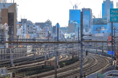 Görüntü, 7 Aralık 2024 'te karmaşık tren raylarını gösteriyor.
