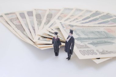 İş adamlarını temsil eden bir minyatür figür ayakta duruyor