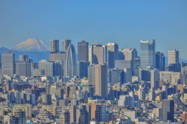 9 Aralık 2024 Tokyo 'nun hareketli şehir manzarası ve görkemli Mt. Fuji