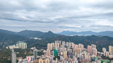 23 Şubat 2025 Çevre yeşillikleri olan yüksek binalar,