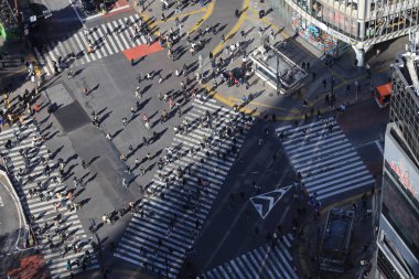 10 Aralık 2024, gökdelenli bir şehir manzarası sergileniyor.,