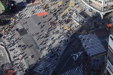 10 Aralık 2024, gökdelenli bir şehir manzarası sergileniyor.,