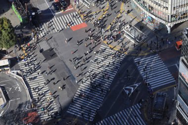 10 Aralık 2024, gökdelenli bir şehir manzarası sergileniyor.,